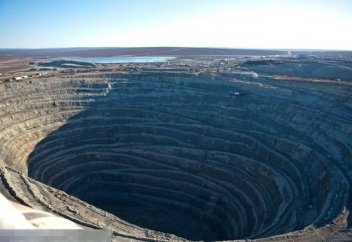 Адамзат ұдайы тұтынатын негізгі қазба байлықтардың қоры қаншаға жетеді