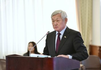 Руководители школ начали чувствовать себя князьками — Бердибек Сапарбаев