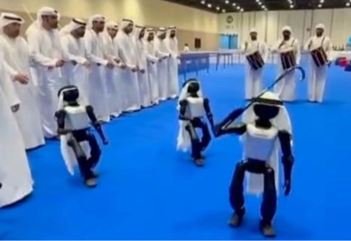 Арабтың дәстүрлі биін билеген роботтар желіде танымал болды