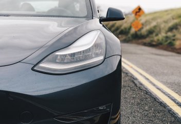 Разные: Ученые придумали способ зарядки электромобилей на ходу