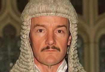 Сотта алқа би болудан бас тартты