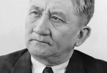 Біз -ұлтшылдықпен күрестік, cендер-ұлтсыздықпен күресесіңдер!