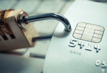 Как заблокировать карту, если банк не отвечает?