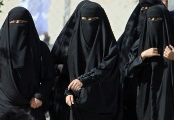 Драка на борту самолета… виновницы - ЖЕНЩИНЫ