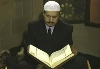 Ясин сүресінің оқылуы (сүре көрсетілген) - Атақты түрік қариы Исмаил Бичер (1947-1998 ж.)