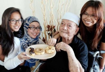 100 лет не повод отказаться от поста в Рамадан