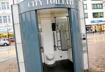 Көшенің қақ ортасында мұсылмандарға қолайлы жуынатын кабина ашылады