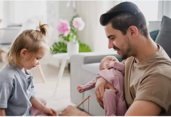 Араб компаниялары әкелер демалысының мерзімін ұзартады