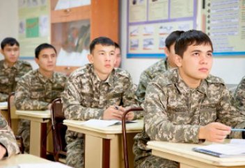 Назарбаев внес изменения в правила прохождения воинской службы