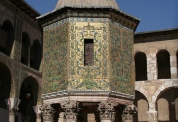 Как омейядским халифам удавалось сохранить казну, оставляя ее на самом виду?