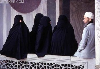 «Үш әйел алсаң, төртіншісі тегін» (видео)