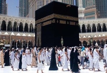 Умра қажылығында тауаф жасап жүріп дәрет бұзылса, не істейді?