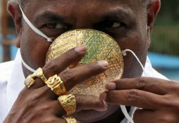 Алтыннан маска жасатқан кәсіпкер жұқпалы індеттен өлді