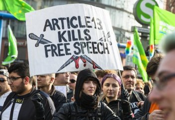 В ЕС принят закон об авторском праве, который угрожает интернету