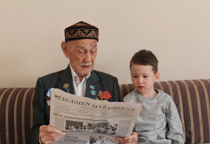 Казахстан становится страной детей и стариков – исследование