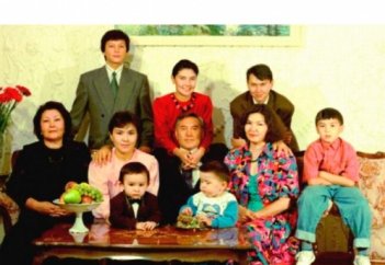 Қазақтың әйгілі жанұясы қалай «тәжік отбасына» айналды?