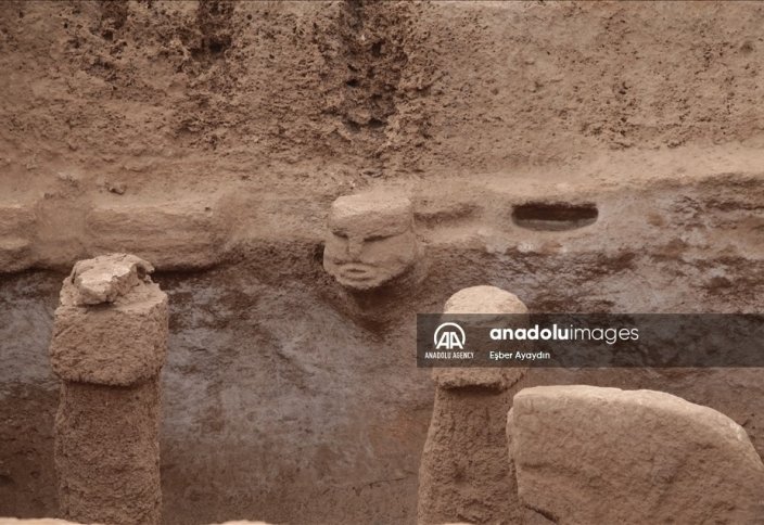 Разные: Археологи обнаружили бункер с «трехмерными» бюстами возрастом 11 000 лет (видео)