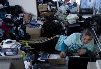 Жалғыз қалудан қорқып, әкесінің мәйітін бір ай бойы жанында сақтаған