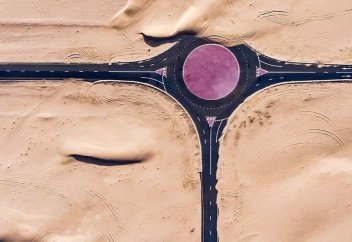 Невероятные фото о том, как пустыня поглощает Дубай и Абу-Даби