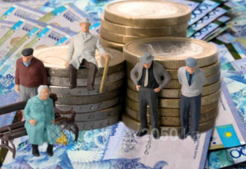 «Зейнетақы қорындағы ақшамызды түгел қайтарып алуға болады»,- дейді заңгер Сүлейменов