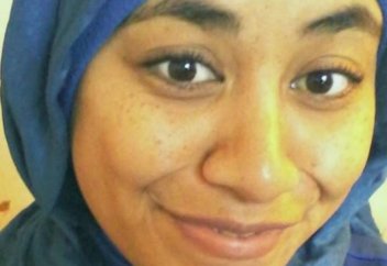 МҰСЫЛМАН ӘЙЕЛДІҢ ОРАМАЛЫН ЖҰЛЫП АЛҒАНЫ ҮШІН ПОЛИЦЕЙ ЖАЗАҒА ТАРТЫЛАДЫ