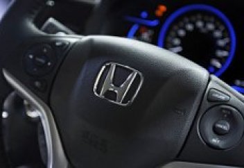 Придуман отбойник, который «не калечит» автомобили (видео)