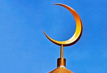 Әртүрлі тақырыпқа қатысты үш сауал