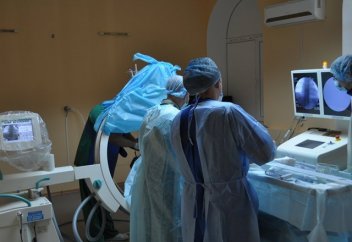 Денсаулық: Италия хирургы 2017 жылғы бас қондыру операциясына дайындалуда