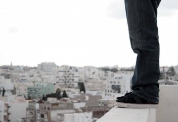 В арабских странах обеспокоены всплеском подростковых самоубийств