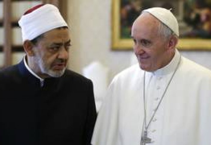 Папа римский встретился с одним из духовных лидеров мусульман