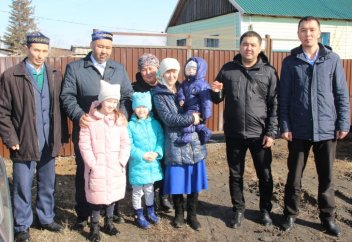 «Харакет» қоры көп балалы анаға баспана сыйлады (ФОТО)