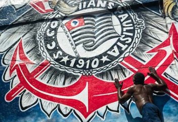 Бразилияның футбол клубы өз жанкүйерлеріне арнап мола салады