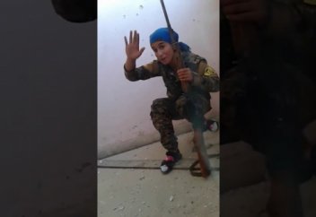 Снайпер әйел содырлардың оғынан Алланың қалауымен қалай аман қалды? (видео)