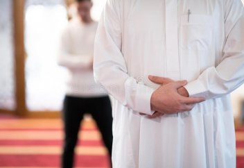 Қалтаға насыбай салып намаз оқыса бола ма? Намаз санала ма?