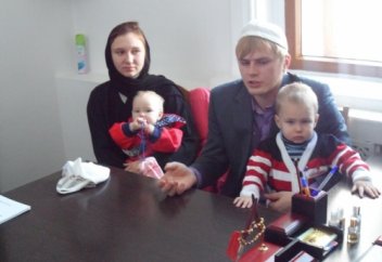 Кәсіпкер ислам дінін қабылдаған бұрынғы христиан отбасына баспана ұсынды