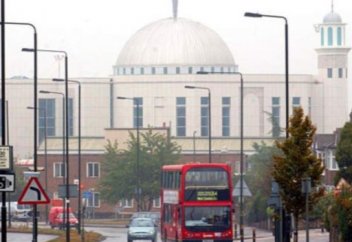 Бір ғана христиан елінде 423 мешіт пен 100 шариғи сот жұмыс істейді