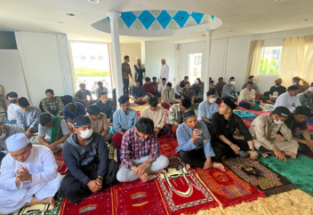 В городе, разрушенном землетрясением, построили мечеть