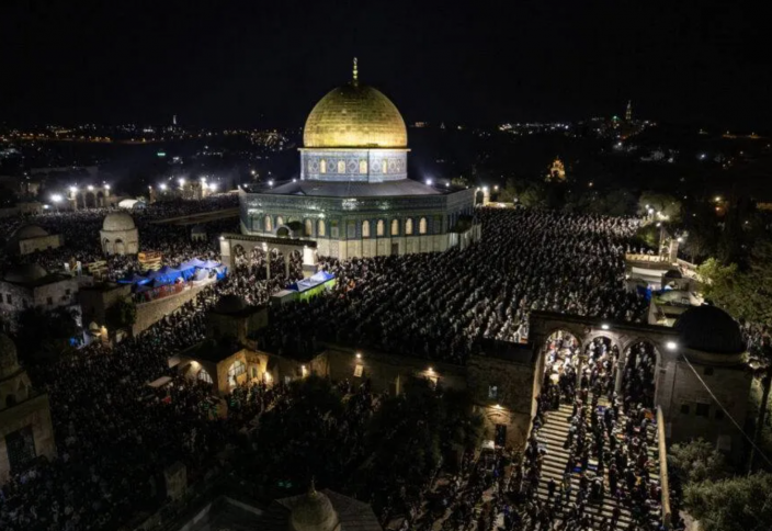 Более четверти миллиона верующих собралось в аль-Аксе в 27-ю ночь Рамадана