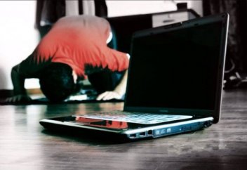 Вахтада 15 күн қалсам, сол күнге жолға кеткен күндерді қосып есептеймін бе, әлде одан бөлек 15 күн қалуым керек пе?