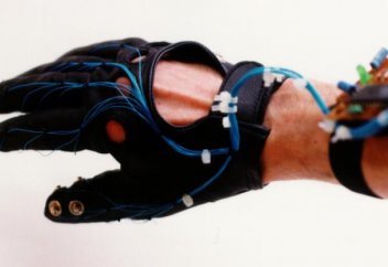 Қазақстандық студенттер диагноз қоятын қолғап ойлап тапты