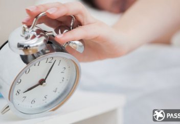 Как заставить организм просыпаться по утрам