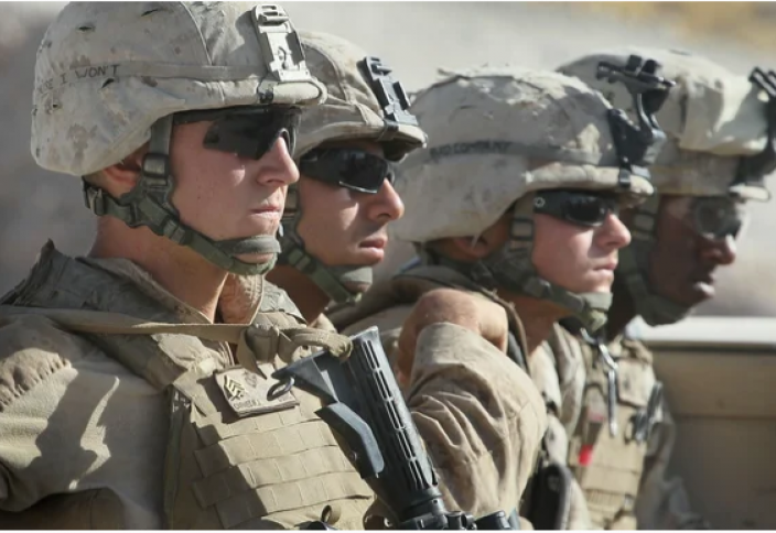 Почему соладты США всегда носят темные очки