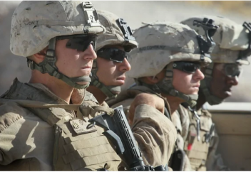 Почему соладты США всегда носят темные очки