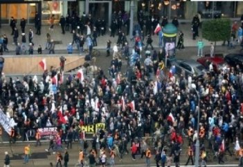 Германияда он мыңдаған адам антиисламдық акцияға шықты