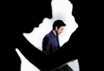 Кәпір адамды ғайбаттау да күнә ма?