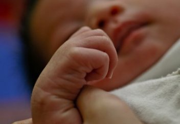 В Китае ребенок подал признаки жизни перед своей кремацией