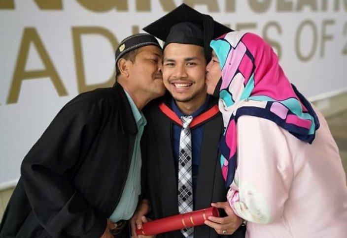 Трогательная история студента из Малайзии покорила интернет