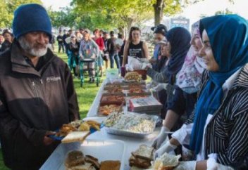 Мусульманки Новой Зеландии организовали благотворительную акцию для бездомных