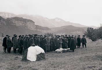 Діні бөтен еркекке тұрмысқа шыққан мұсылман әйелдің жаназасы оқыла ма?