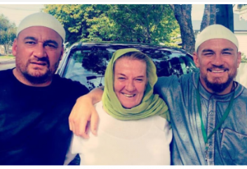 Разное: Знаменитый спортсмен расплакался, комментируя принятие ислама своей матерью (ВИДЕО)